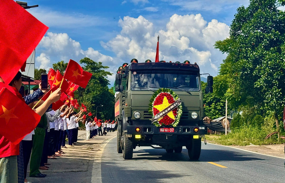 Tuyên Quang tổ chức lễ di quan đưa các Anh hùng liệt sĩ trở về đất Mẹ