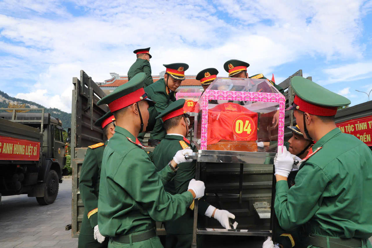 Tuyên Quang tổ chức lễ di quan đưa các Anh hùng liệt sĩ trở về đất Mẹ