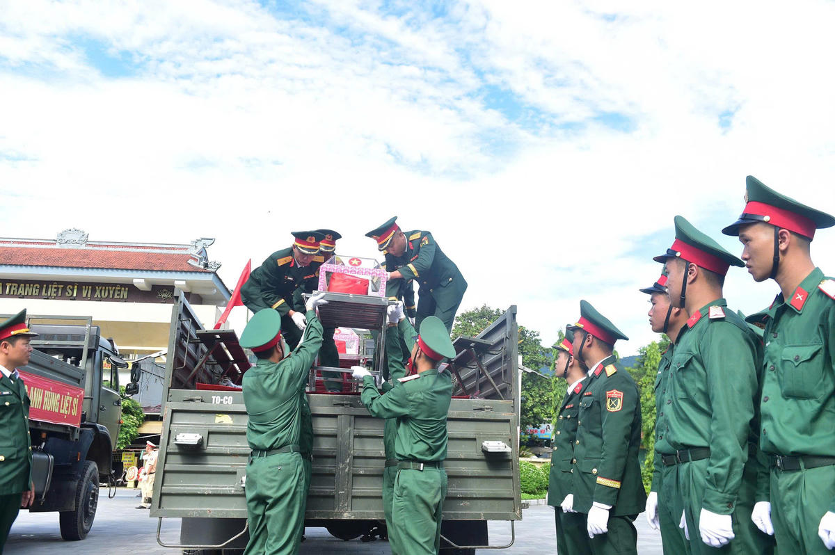 Tuyên Quang tổ chức lễ di quan đưa các Anh hùng liệt sĩ trở về đất Mẹ
