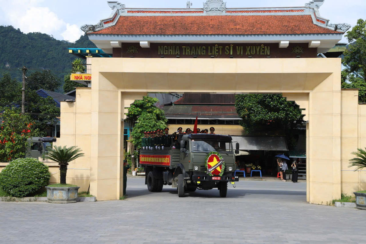 Tuyên Quang tổ chức lễ di quan đưa các Anh hùng liệt sĩ trở về đất Mẹ