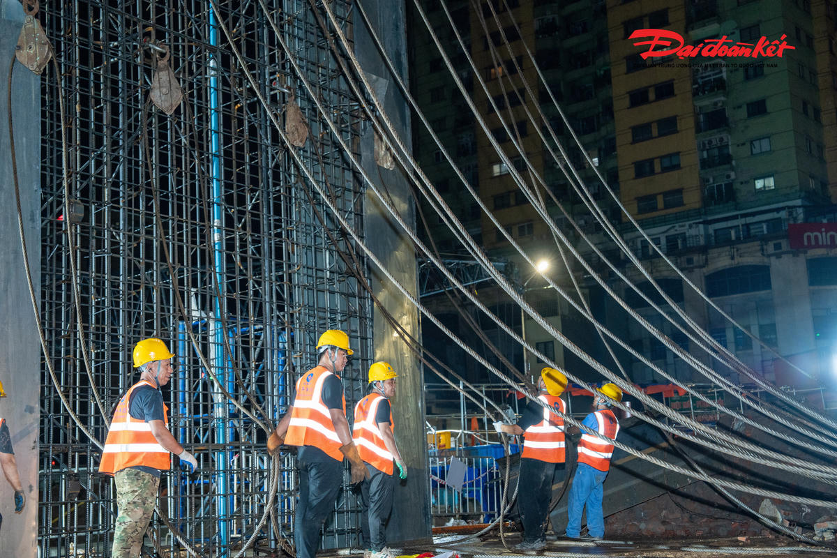 Việc triển khai khai thi công những tấm tường vây đầu tiên được xem là cột mốc quan trọng của tuyến metro số 5 Văn Cao - Hòa Lạc, tạo nền tảng để dự án tiếp tục thi công các hạng mục ngầm của ga S3 và từng bước hiện thực hóa tuyến đường sắt đô thị kết nối khu vực trung tâm Hà Nội với phía Tây Thủ đô.