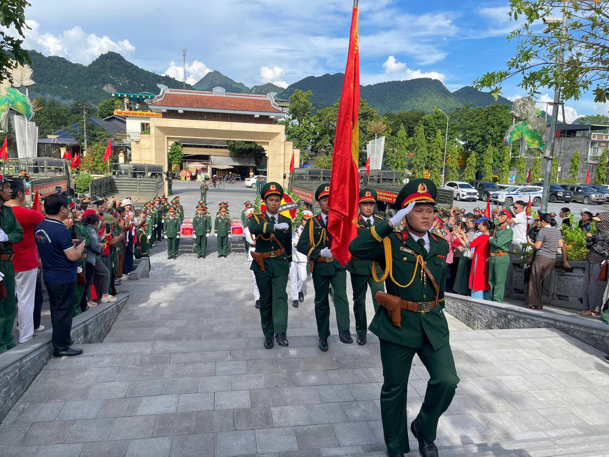 Tuyên Quang tổ chức lễ di quan đưa các Anh hùng liệt sĩ trở về đất Mẹ