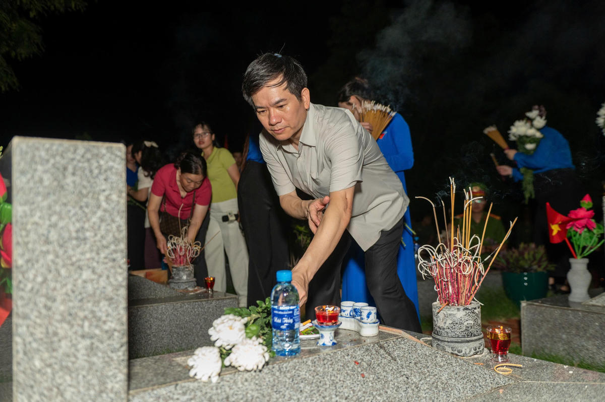Quảng Ninh: Trao ảnh phục dựng chân dung liệt sĩ tới thân nhân các gia đình