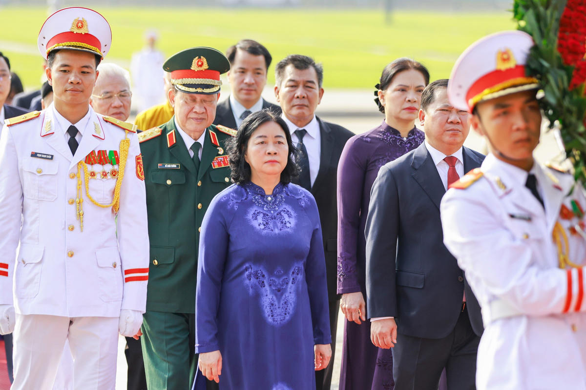 Đoàn đại biểu UBTƯ MTTQ Việt Nam viếng Chủ tịch Hồ Chí Minh 
