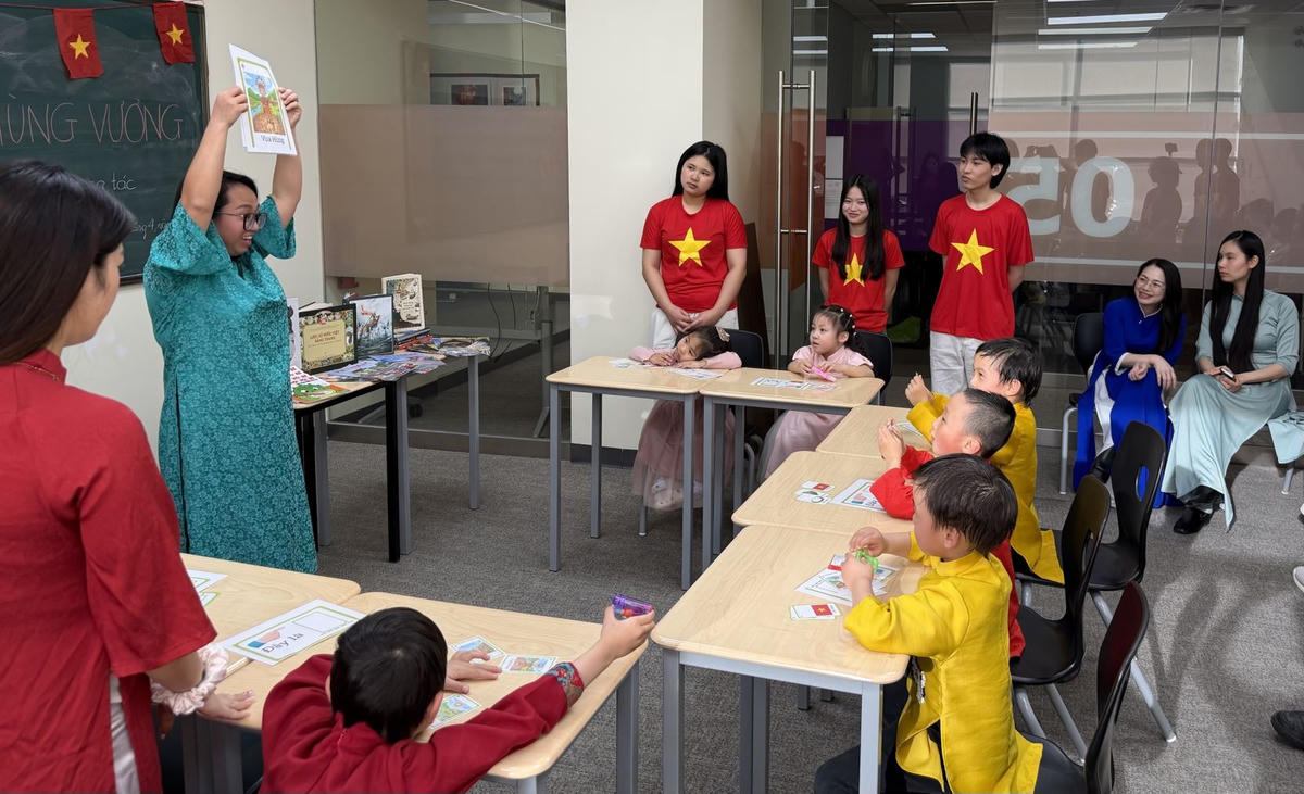 Một lớp tiếng Việt kiểu truyền thống do CVCEC tổ chức tại Toronto, Canada.