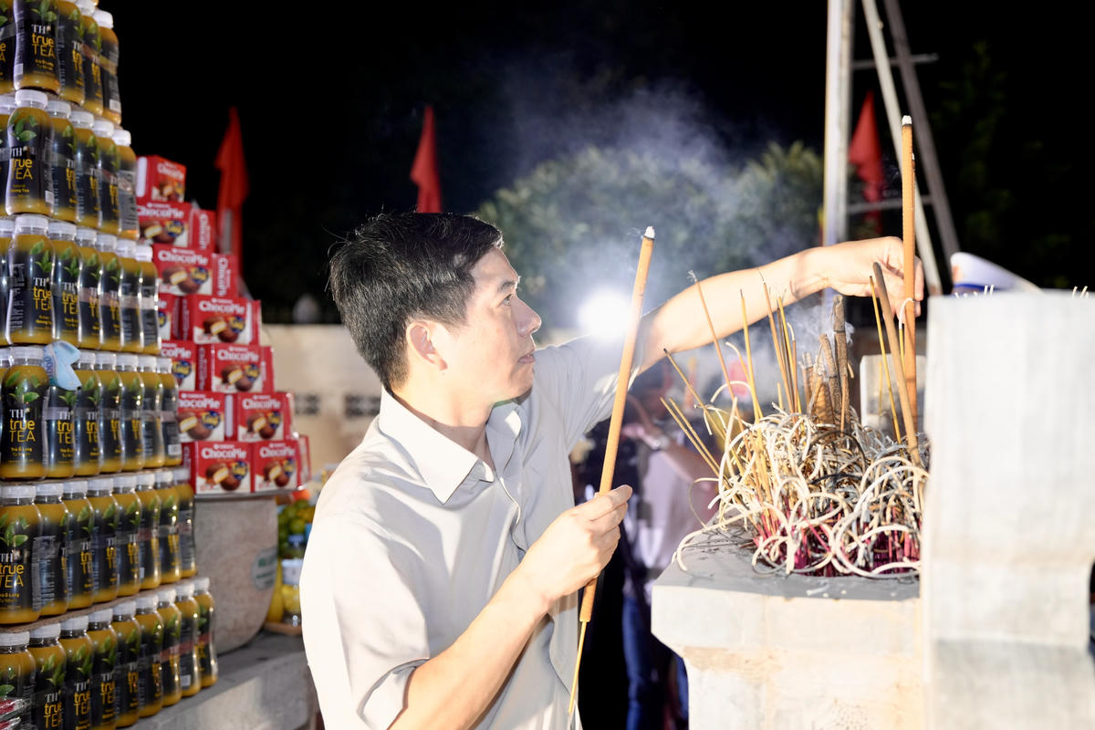 Quảng Ninh: Trao ảnh phục dựng chân dung liệt sĩ tới thân nhân các gia đình