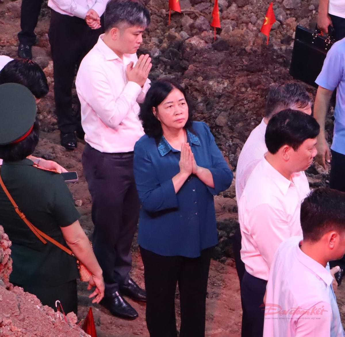 Chủ tịch Quốc hội Trần Thanh Mẫn dâng hoa, dâng hương viếng anh hùng liệt sĩ tại công viên Lê Thị Riêng