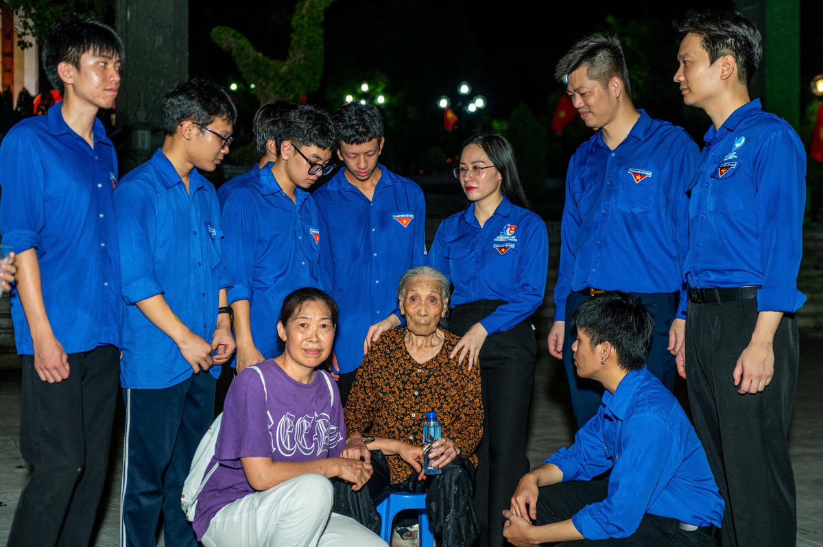 Quảng Ninh: Trao ảnh phục dựng chân dung liệt sĩ tới thân nhân các gia đình