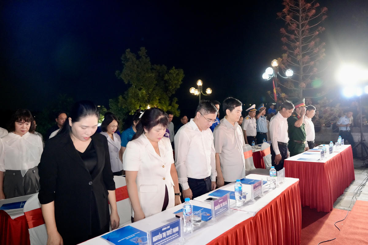 Quảng Ninh: Trao ảnh phục dựng chân dung liệt sĩ tới thân nhân các gia đình