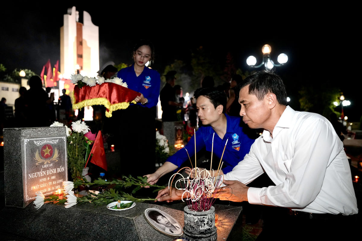 Quảng Ninh: Trao ảnh phục dựng chân dung liệt sĩ tới thân nhân các gia đình