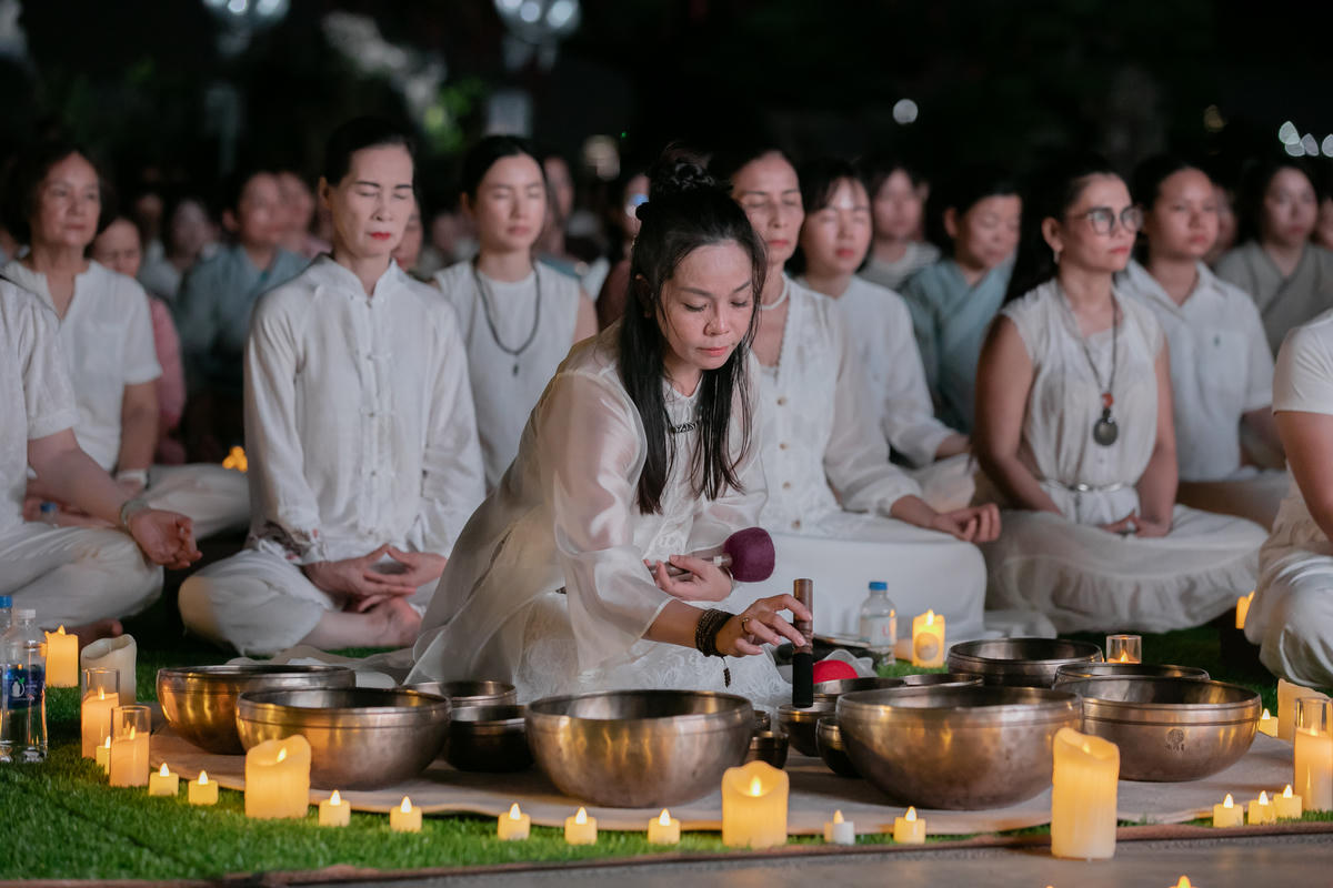 Hơn 1.000 người tham gia “Thiền chạm tĩnh lặng” tại chùa Linh Ứng Sơn Trà