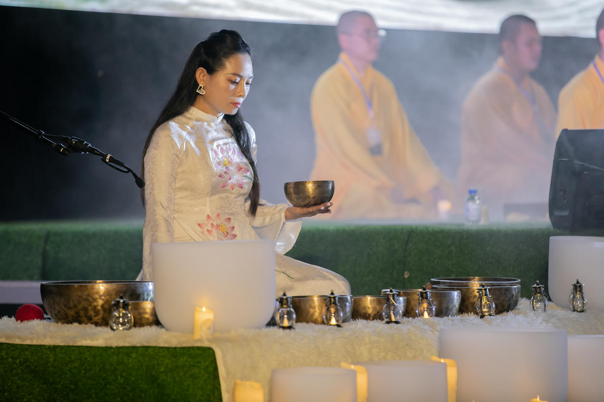 Hơn 1.000 người tham gia “Thiền chạm tĩnh lặng” tại chùa Linh Ứng Sơn Trà
