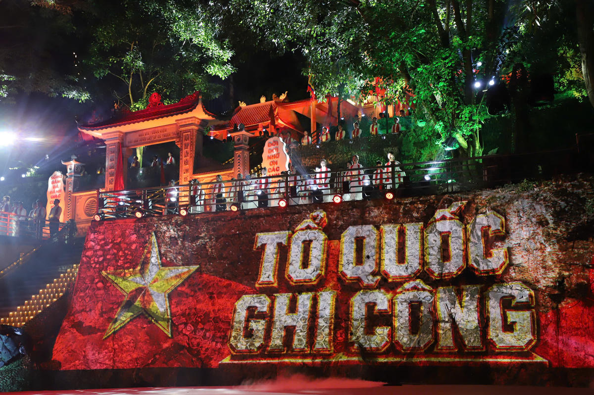 Không gian tri ân tại điểm cầu Nhà bia tưởng niệm các Anh hùng liệt sĩ xã Thanh Thủy, tỉnh Tuyên Quang.