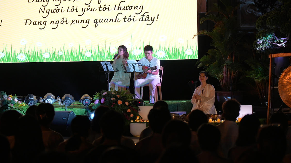 Hơn 1.000 người tham gia “Thiền chạm tĩnh lặng” tại chùa Linh Ứng Sơn Trà