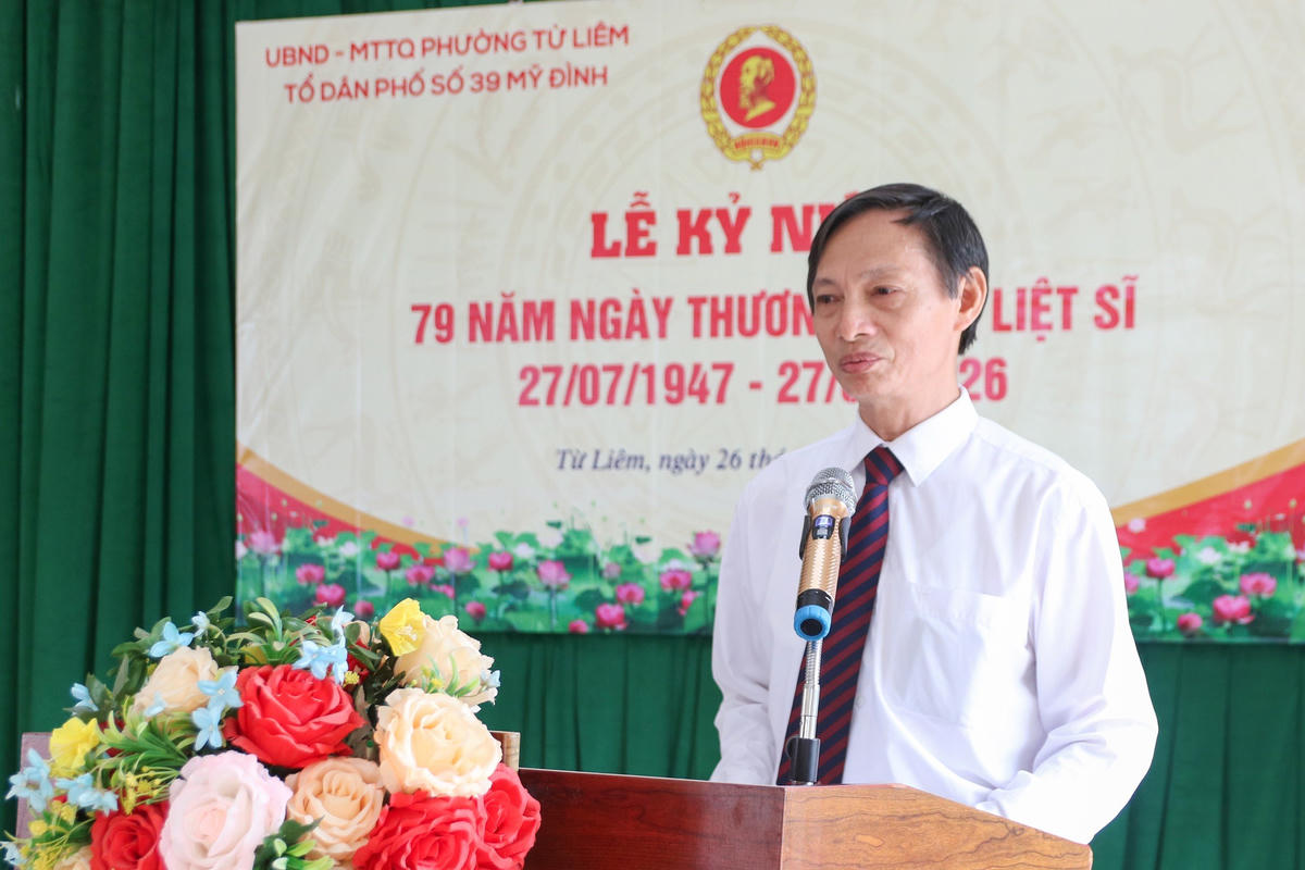 Ông Nguyễn Văn Vượng - Tổ trưởng Tổ dân phố số 39 Mỹ Đình, phường Từ Liêm phát biểu tại buổi lễ.