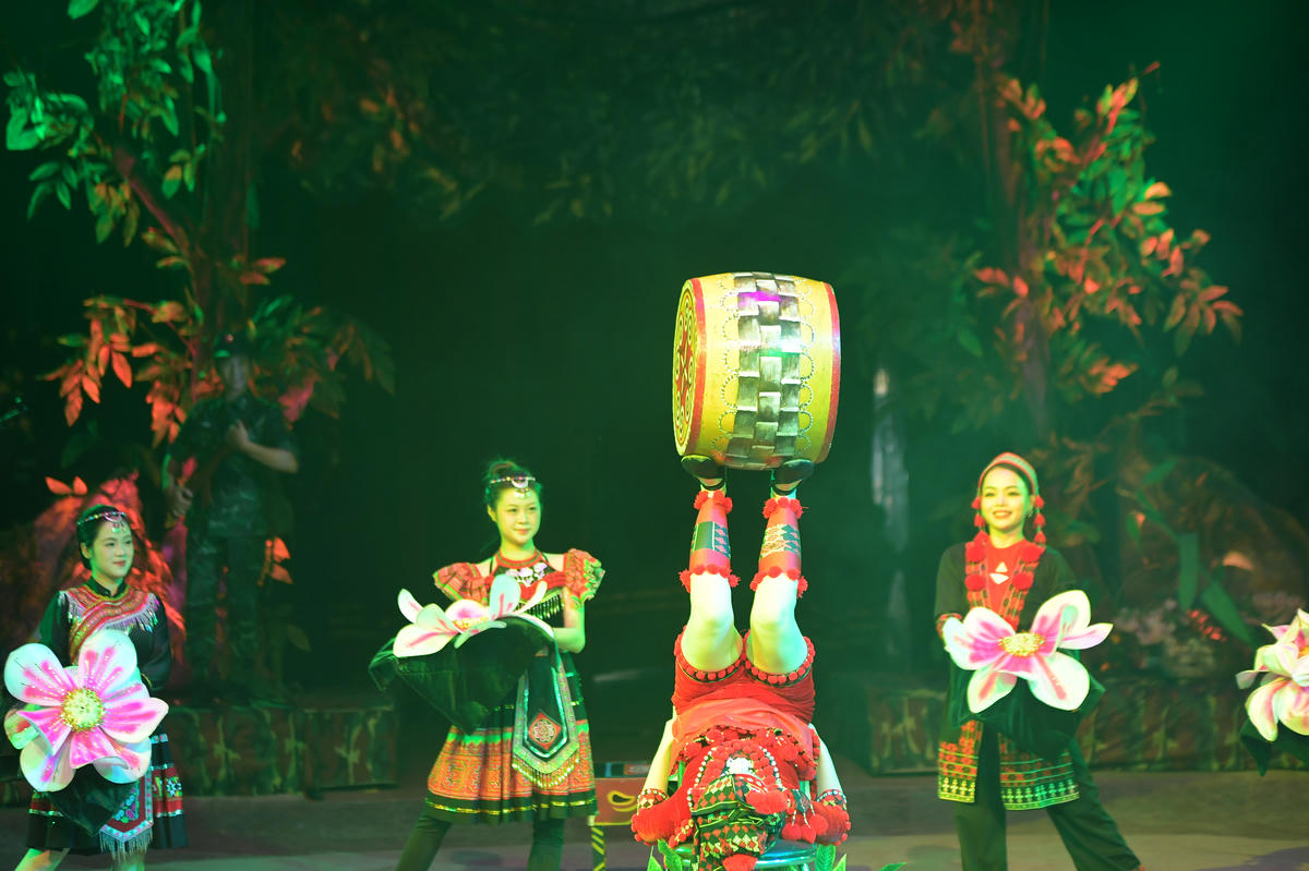 Những màn tung hứng, khéo léo.