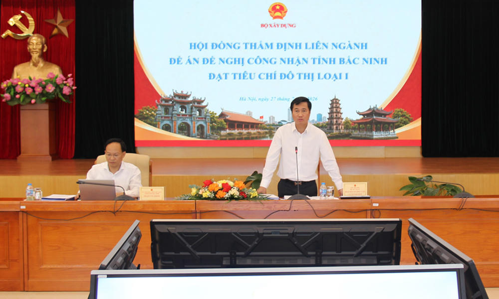 Thứ trưởng Bộ Xây dựng Nguyễn Tường Văn chủ trì cuộc họp Hội đồng thẩm định liên ngành đối với Đề án đề nghị công nhận tỉnh Bắc Ninh đạt tiêu chí đô thị loại 1. Ảnh: Đức Anh