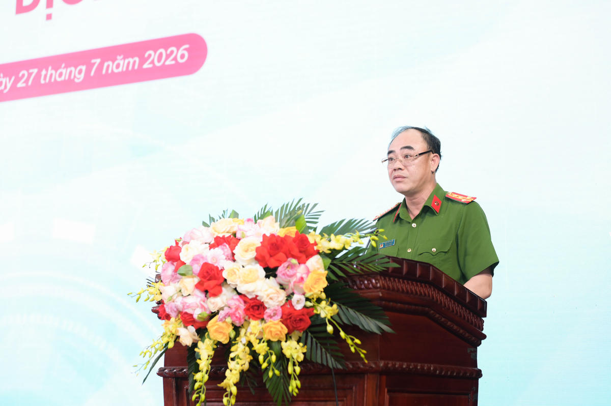 Đại tá Trần Hồng Phú - Phó Bí thư Đảng ủy, Phó Cục trưởng Cục C06 - Bộ Công an phát biểu tại buổi lễ