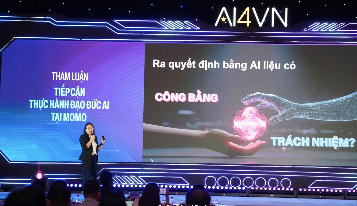 Diễn giả trình bày tại  Ngày hội Trí tuệ nhân tạo Việt Nam 2025. Ảnh: AI4VN.