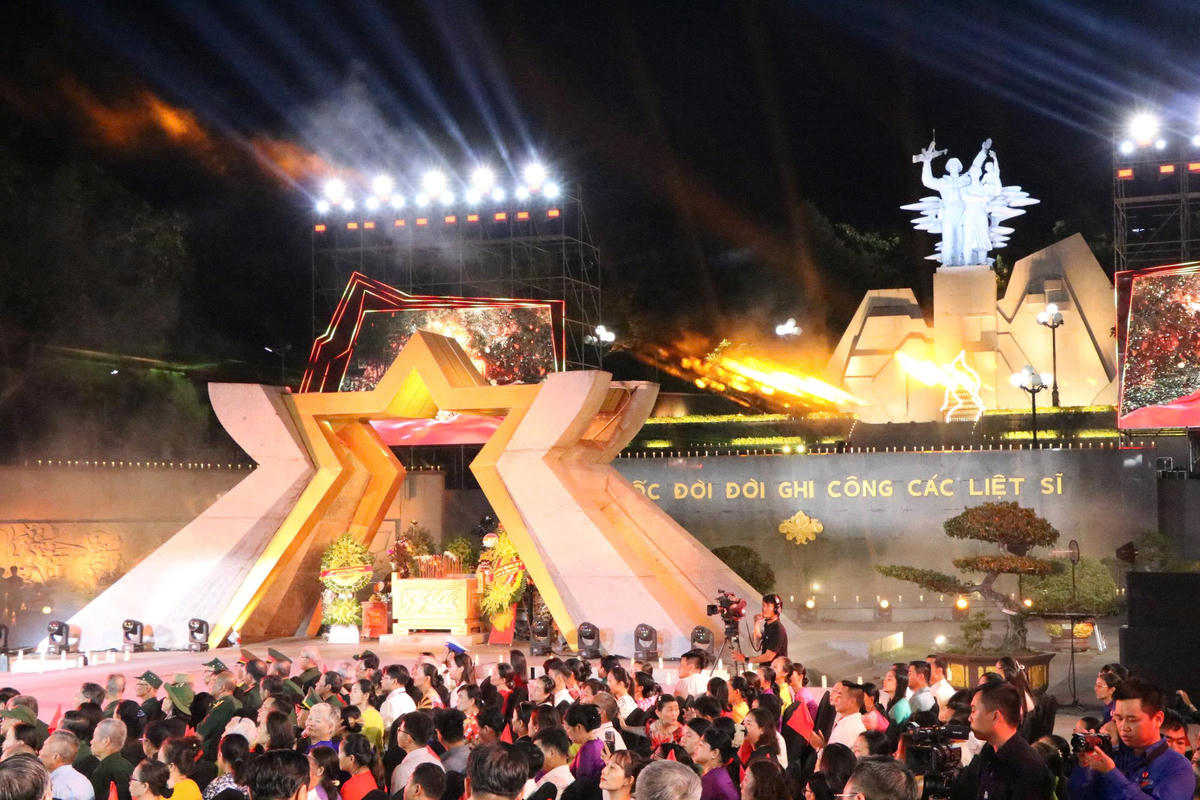 Thắp sáng ký ức tri ân tại điểm cầu “Sao sáng dẫn đường” Quảng Trị