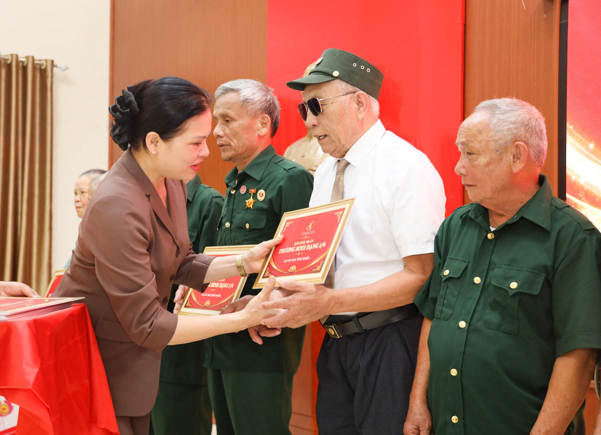 Trao tặng nhà ở tri ân Mẹ Việt Nam Anh hùng, thương binh nặng tại Nghệ An