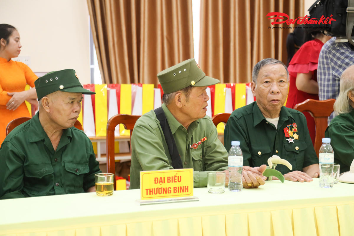 Các thương binh nặng hạng 1/4 tham dự chương trình. Ảnh: Điền Bắc