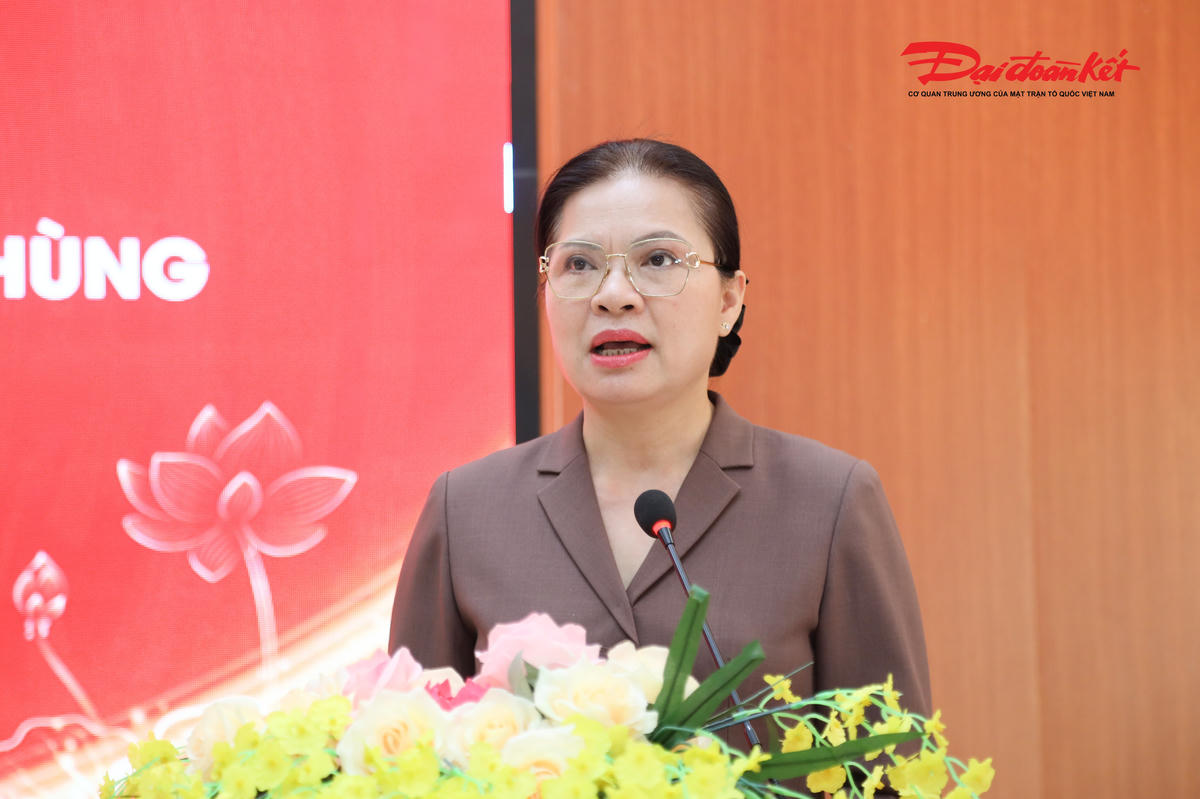 Bà Hà Thị Nga - Ủy viên Trung ương Đảng, Phó Chủ tịch - Tổng Thư ký Ủy ban Trung ương MTTQ Việt Nam phát biểu tại chương trình. Ảnh: Điền Bắc