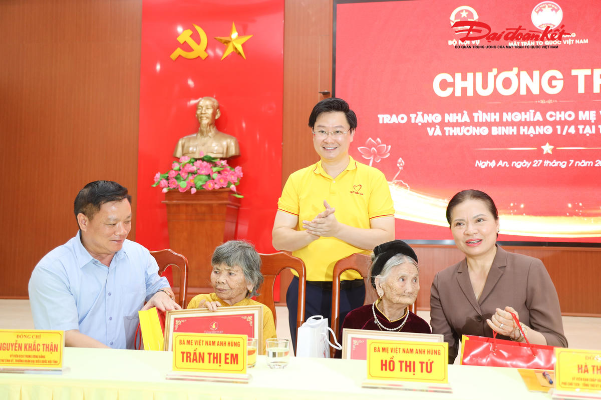 Trao tặng nhà ở tri ân Mẹ Việt Nam Anh hùng, thương binh nặng tại Nghệ An