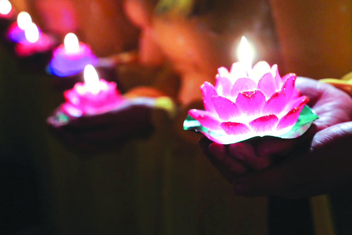 Trong tháng Bảy tri ân, khi những ngọn nến được thắp lên ở các nghĩa trang liệt sĩ trên khắp mọi miền đất nước, đó không chỉ là ánh sáng của ký ức, mà còn là ánh sáng của trách nhiệm, của niềm tin và của sự tiếp nối. ảnh: quang vinh&nbsp;&nbsp;&nbsp;&nbsp;&nbsp;&nbsp;&nbsp;&nbsp;&nbsp;&nbsp;&nbsp;&nbsp;&nbsp;&nbsp;&nbsp;&nbsp;&nbsp;&nbsp;&nbsp;&nbsp;&nbsp;&nbsp;&nbsp;&nbsp;&nbsp;&nbsp;&nbsp;&nbsp;&nbsp;&nbsp;&nbsp;&nbsp;&nbsp;&nbsp;&nbsp;&nbsp;&nbsp;&nbsp;&nbsp;&nbsp;&nbsp;&nbsp;&nbsp;&nbsp;&nbsp;&nbsp;&nbsp;&nbsp;&nbsp;&nbsp;&nbsp;&nbsp;&nbsp;&nbsp;