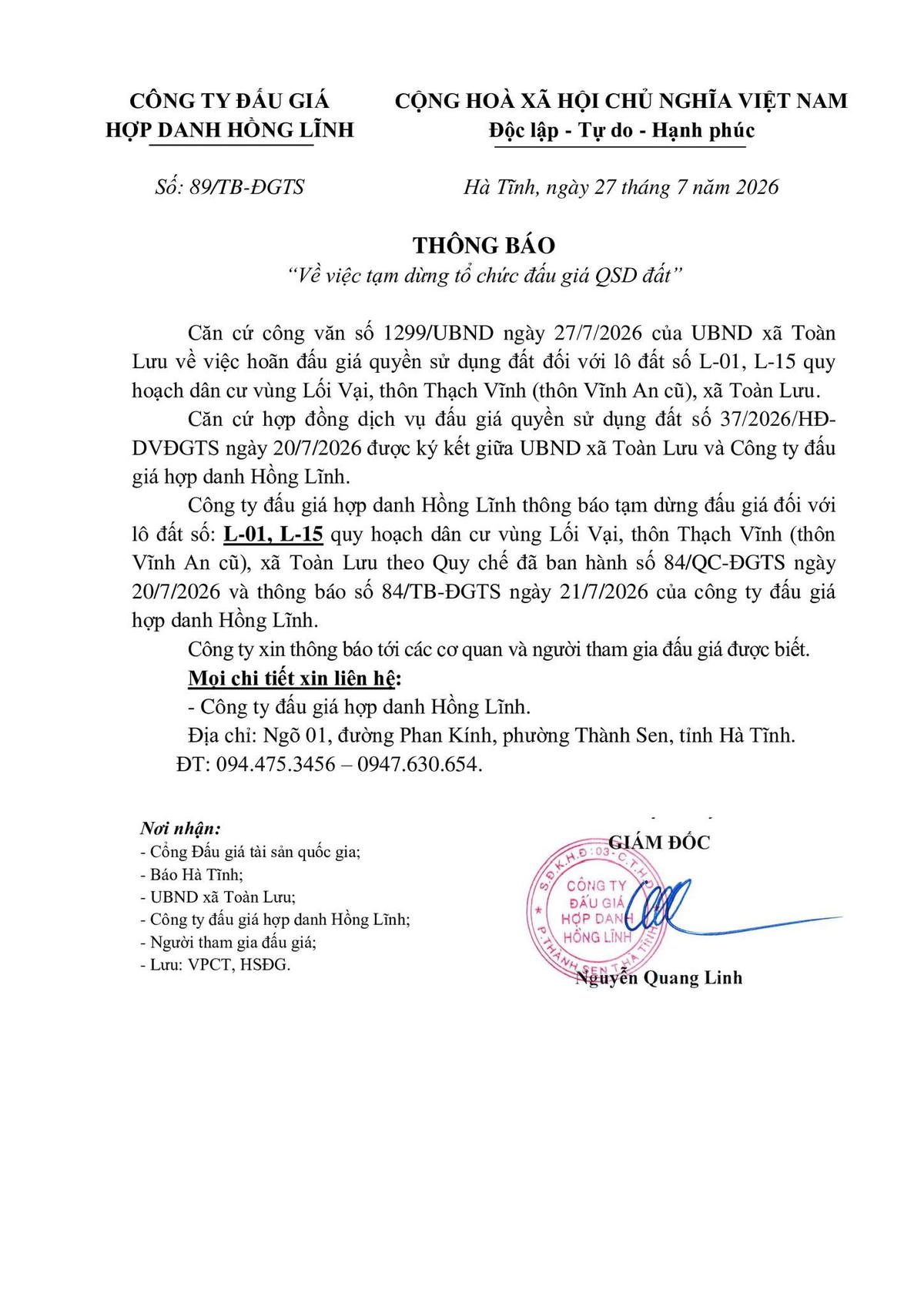 Thông báo tạm dừng đấu giá đối với 2 lô đất có ký hiệu L-01 và L-15. Ảnh: HN.
