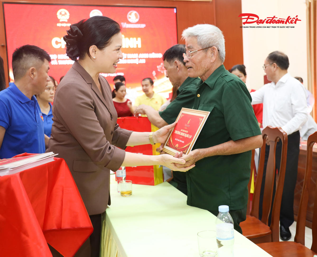 Mỗi căn nhà được trao tặng có giá trị từ 700 triệu - 1 tỷ đồng tuỳ từng địa phương. Ảnh: Điền Bắc