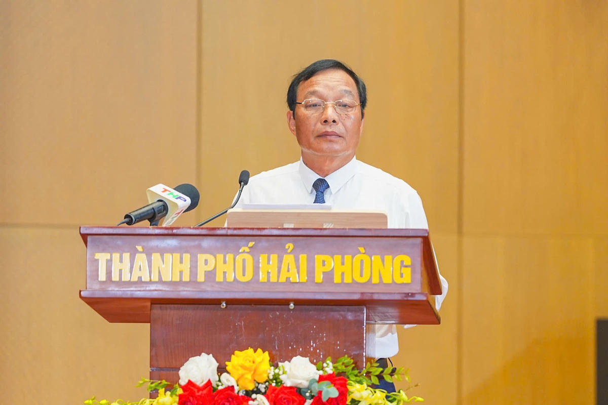 Chủ tịch HĐND thành phố Hải Phòng Lê Văn Hiệu phát biểu khai mạc Kỳ họp. Ảnh: ĐT.