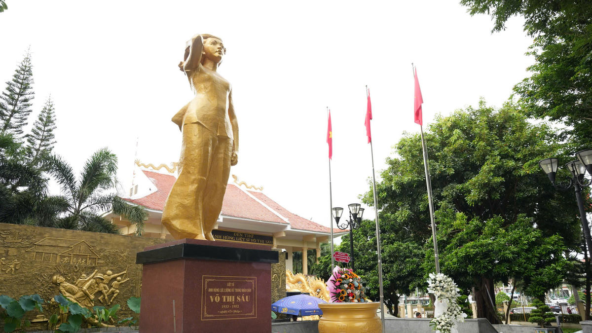 TP Hồ Chí Minh: Tri ân liệt sĩ, thăm hỏi lực lượng tham gia bảo vệ an ninh, trật tự ở cơ sở