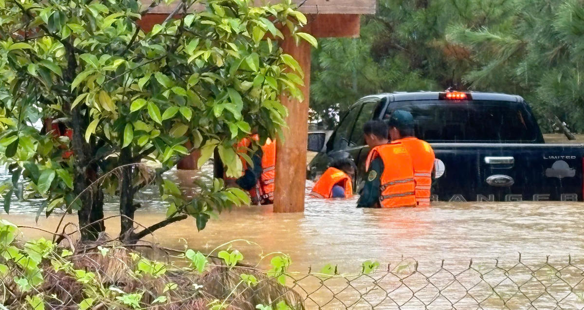 Mưa lớn dẫn đến ngập sâu ở khu vực Bảo Lộc, tỉnh Lâm Đồng.