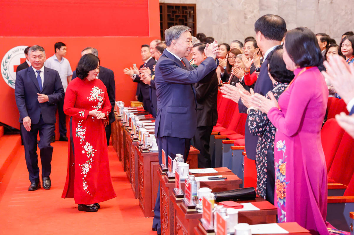 Tổng Bí thư, Chủ tịch nước Tô Lâm và các đại biểu tham dự phiên khai mạc trọng thể Đại hội đại biểu toàn quốc Hội Chữ thập đỏ Việt Nam lần thứ XII, nhiệm kỳ 2026 - 2031. Ảnh: Quang Vinh