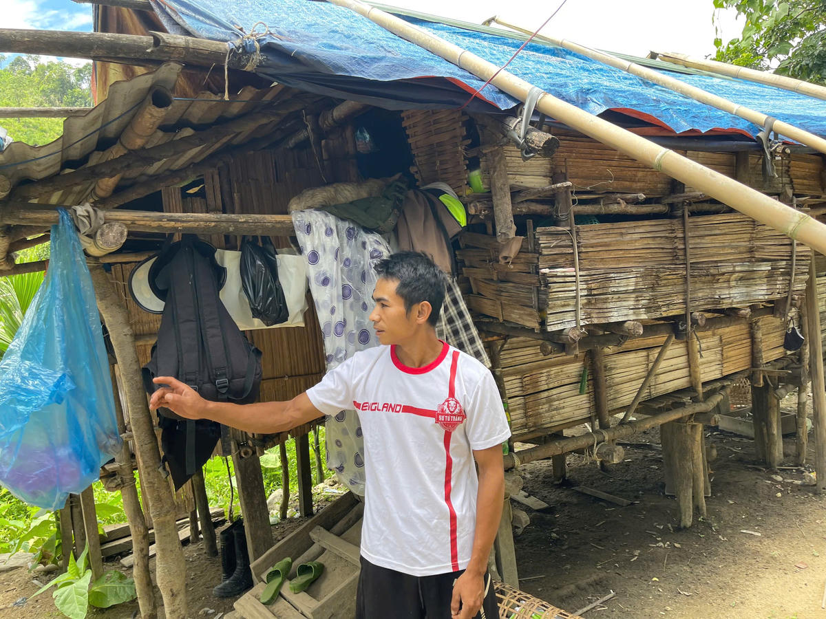 Anh Nguyễn Đình Điện mong muốn được hỗ trợ để có ngôi nhà kiên cố an cư lạc nghiệp. Ảnh: Nguyễn Tín.