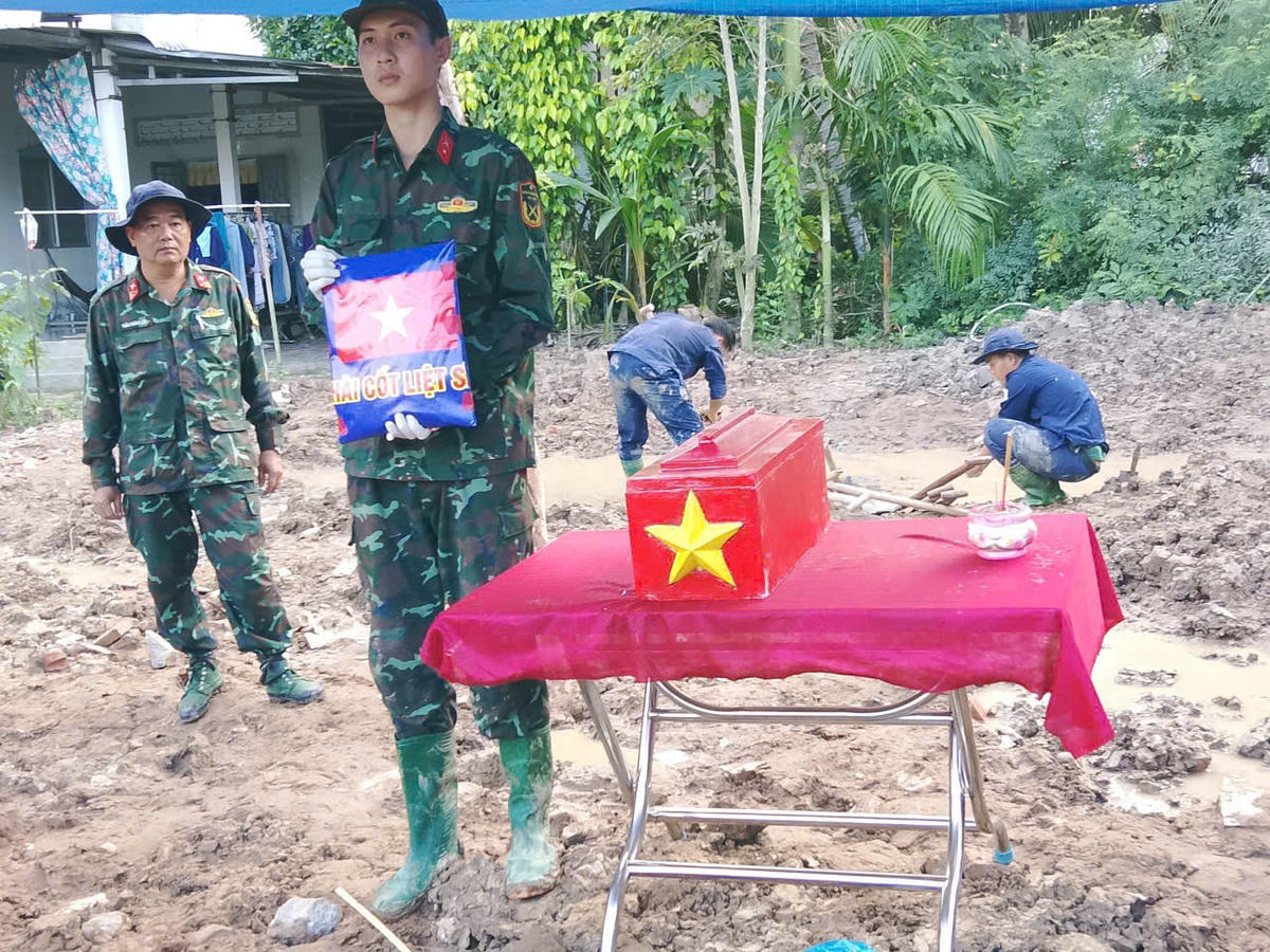 Hài cốt liệt sĩ được tìm thấy được đưa về Nghĩa trang Liệt sĩ TP Cần Thơ để cải tang - Ảnh: Đội tìm kiếm, quy tập hài cốt liệt sĩ lâm thời TP Cần Thơ