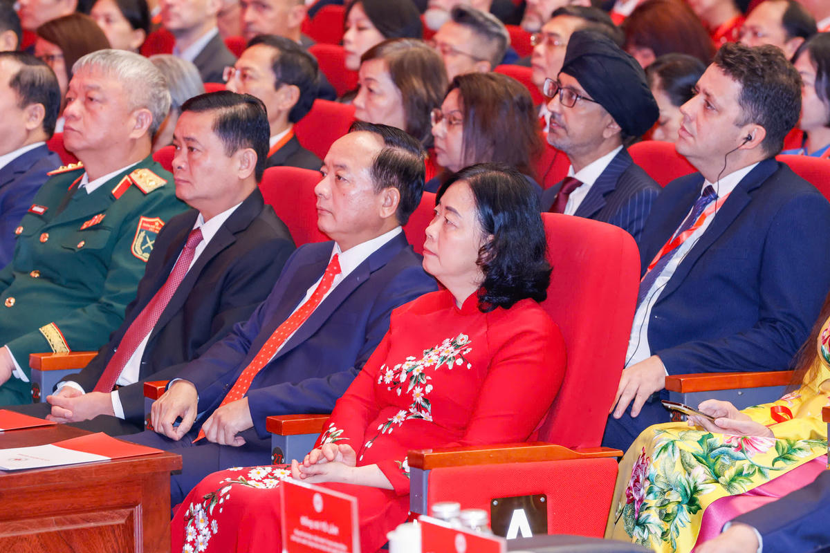 Ủy viên Bộ Chính trị, Bí thư Trung ương Đảng, Bí thư Đảng ủy MTTQ, các đoàn thể Trung ương, Chủ tịch Ủy ban Trung ương MTTQ Việt Nam Bùi Thị Minh Hoài cùng các đại biểu dự Đại hội.  Ảnh: Quang Vinh 