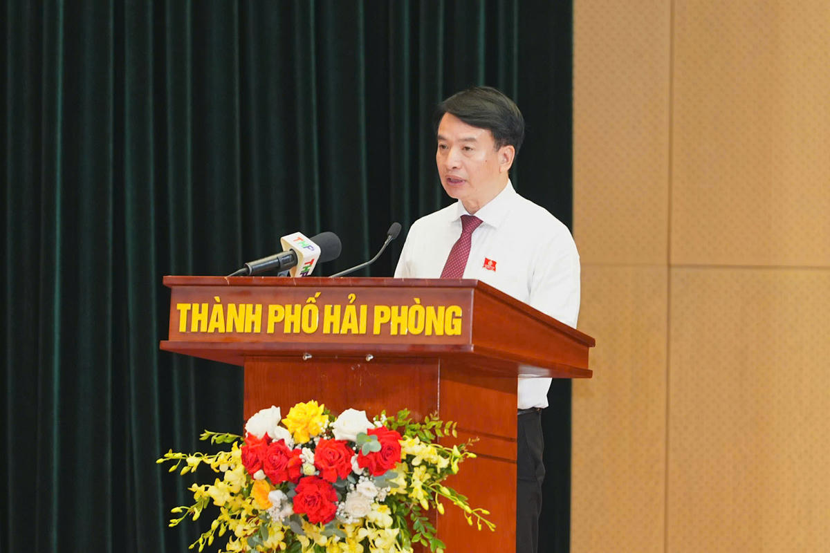 Phó Chủ tịch Thường trực Ủy ban MTTQ Việt Nam TP Hải Phòng Nguyễn Đức Tuấn phát biểu tại kỳ họp thứ 3 HĐND TP Hải Phòng về kết quả công tác Mặt trận tham gia xây dựng chính quyền 6 tháng đầu năm 2026. Ảnh: ĐT. 