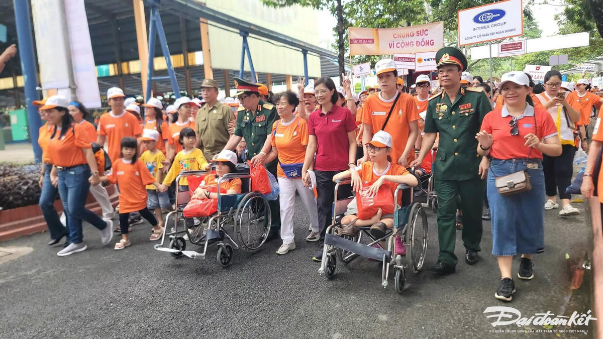 Chương trình đi bộ đồng hành “Vì nạn nhân chất độc da cam/dioxin” được tổ chức tại TP Hồ Chí Minh vào năm 2024. Ảnh: T.Luân.