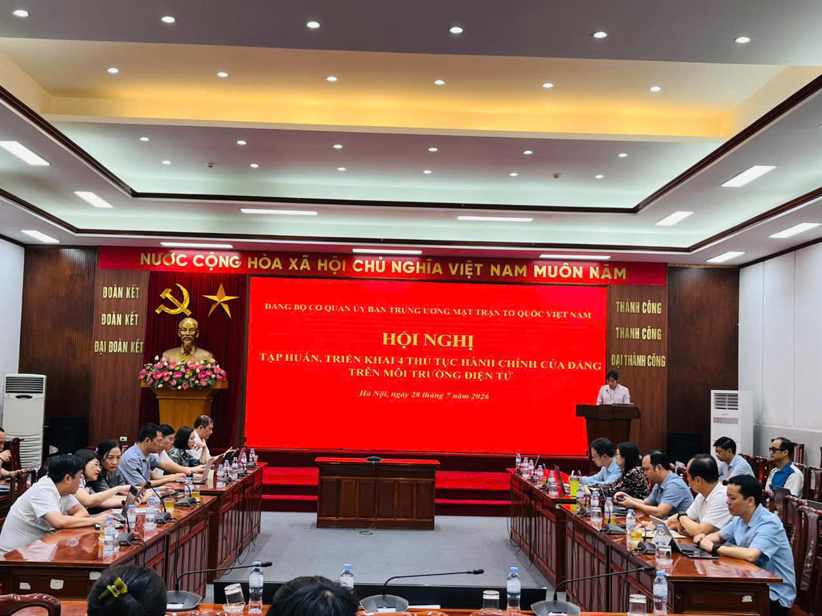 Đảng ủy Cơ quan UBTƯ MTTQ Việt Nam tập huấn 4 thủ tục hành chính của Đảng trên môi trường điện tử