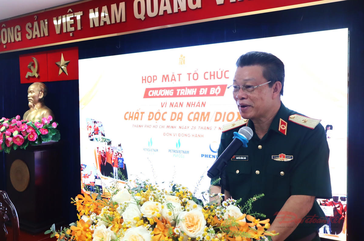 PGS.TS, Thầy thuốc Nhân dân, Thiếu tướng Nguyễn Hồng Sơn, Chủ tịch Hội Nạn nhân chất độc da cam/dioxin TP Hồ Chí Minh phát biểu. Ảnh: T.Luân.