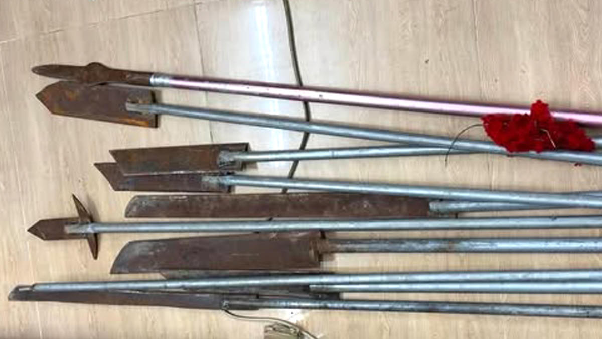Hung khí do nhóm thanh, thiếu niên tự chế mang theo dùng để gây rối trật tự công cộng.