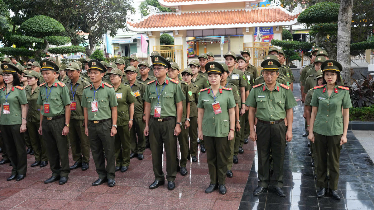 TP Hồ Chí Minh: Tri ân liệt sĩ, thăm hỏi lực lượng tham gia bảo vệ an ninh, trật tự ở cơ sở