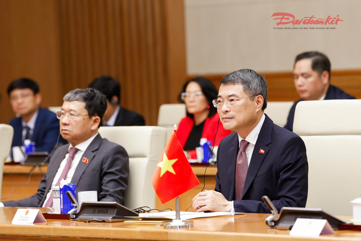 Thủ tướng Lê Minh Hưng phát biểu tại cuộc hội kiến với Chủ tịch Quốc hội Campuchia Samdech Khuon Sudary. Ảnh: Quang Vinh
