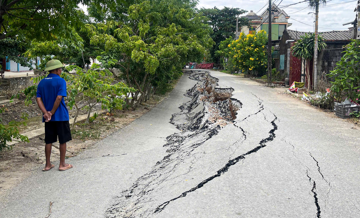 Ban đầu, khu vực này chỉ sụt lún khoảng 0,5m, sau đó mức độ lún tiếp tục gia tăng trong thời gian ngắn.
