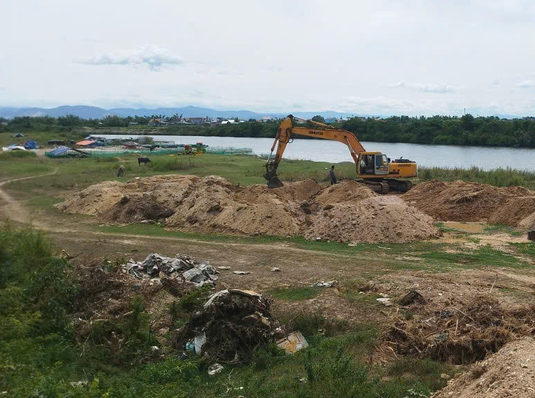 Lực lượng Công an tỉnh Gia Lai phát hiện điểm khai thác cát trái phép. Ảnh: CA Gia Lai.