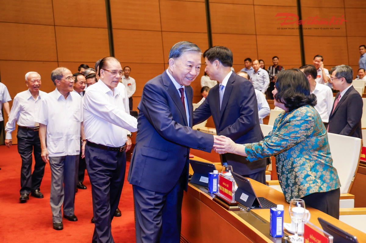 Tổng Bí thư, Chủ tịch nước Tô Lâm và các đại biểu dự hội nghị tại điểm cầu trung tâm - Hội trường Diên Hồng, Nhà Quốc hội (Hà Nội). Ảnh: Quang Vinh