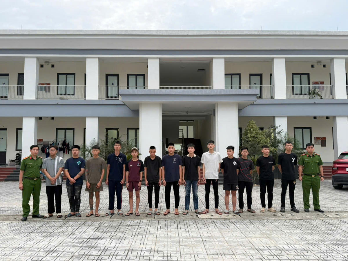 Nhóm đối tượng tại cơ quan công an.