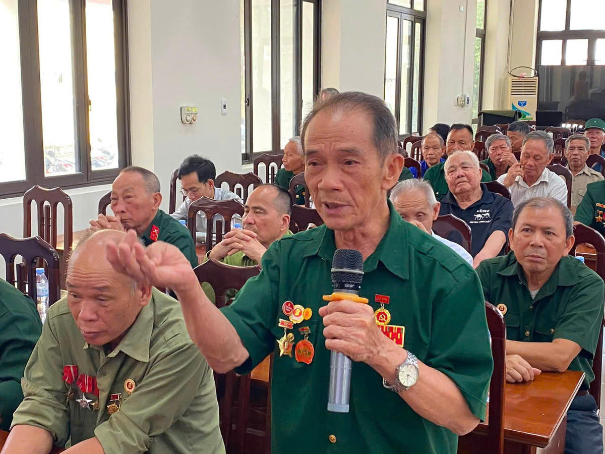 Người dân nêu ý kiến tại Hội nghị “Tháng nghe Dân nói” của xã Phủ Thông (tỉnh Thái Nguyên).